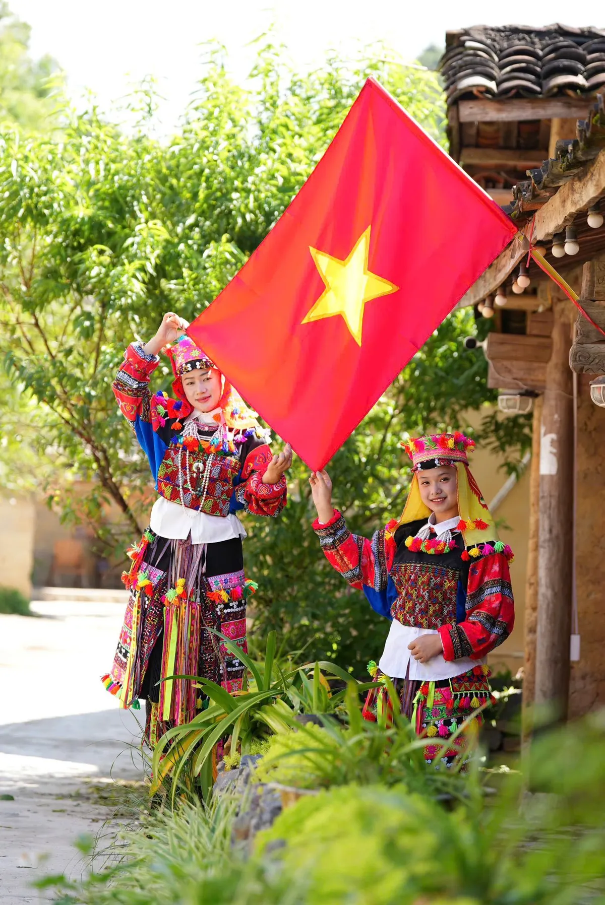 Ghé Lô Lô Chải, sống chậm giữa núi rừng cực Bắc  - Ảnh 11.