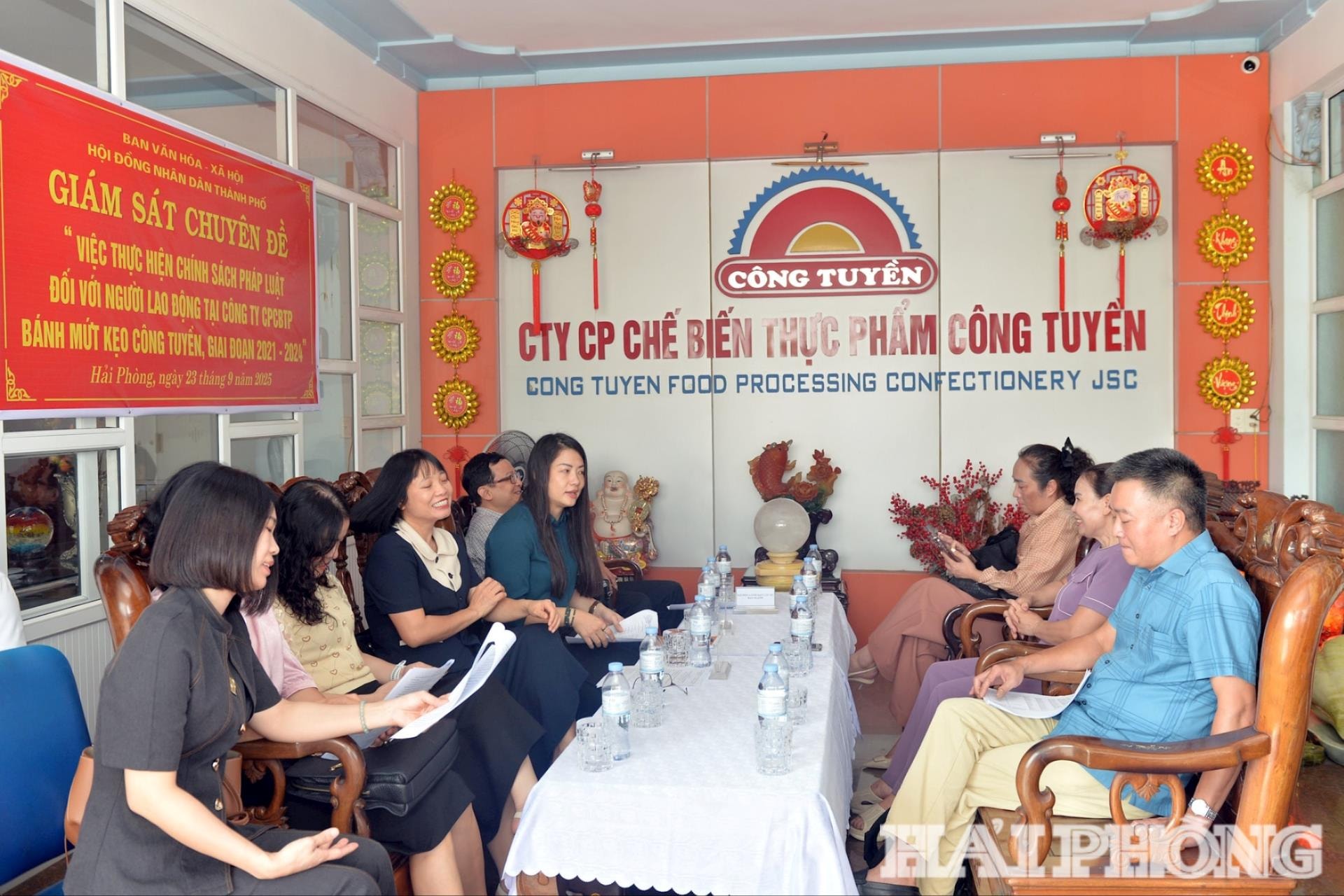 គណៈប្រតិភូបានធ្វើការជាមួយក្រុមហ៊ុនកែច្នៃអាហារ Cong Tuyen ឃុំ An Khanh