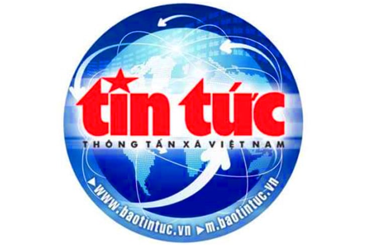 Phu nhân Lê Thị Bích Trân thăm các em nhỏ có hoàn cảnh đặc biệt tại Algeria