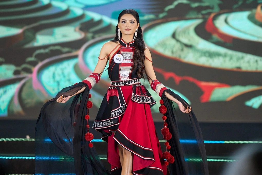 បវរកញ្ញាទេសចរណ៍ជនជាតិវៀតណាម