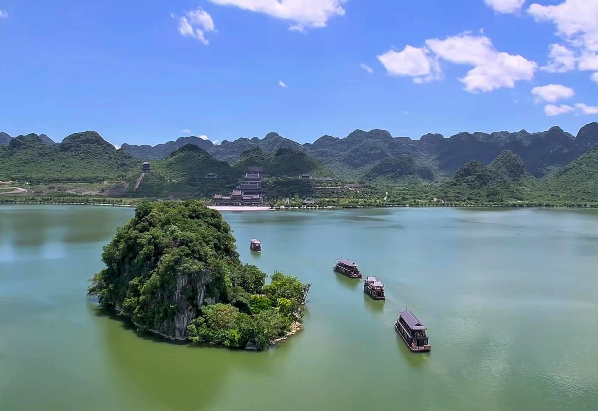 Phát triển du lịch bền vững tại quần thể Tam Chúc, Ninh Bình - Ảnh 1.