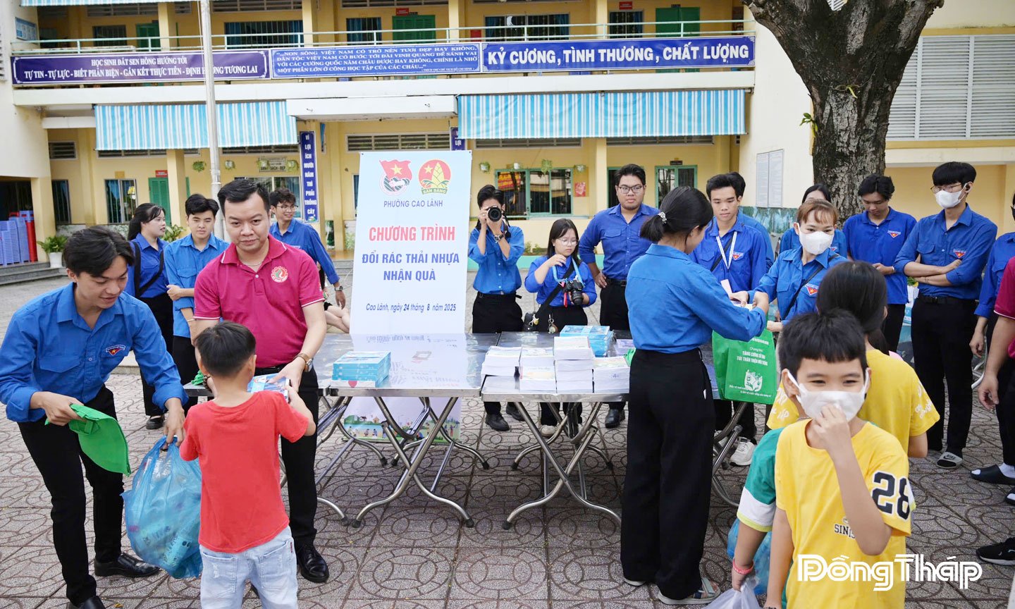 tuoi-tre-dong-thap-gop-suc-xay-dung-que-huong-xanh-sach-dep-2.jpg