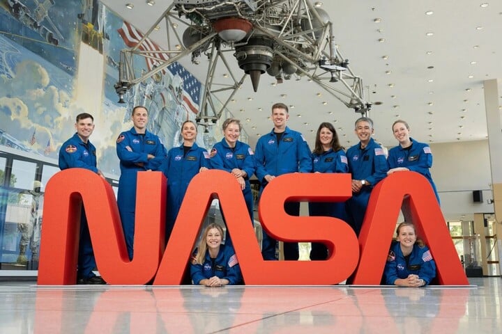 NASAの新しい宇宙飛行士10人が火星へのミッションに挑む。（出典：AP通信）