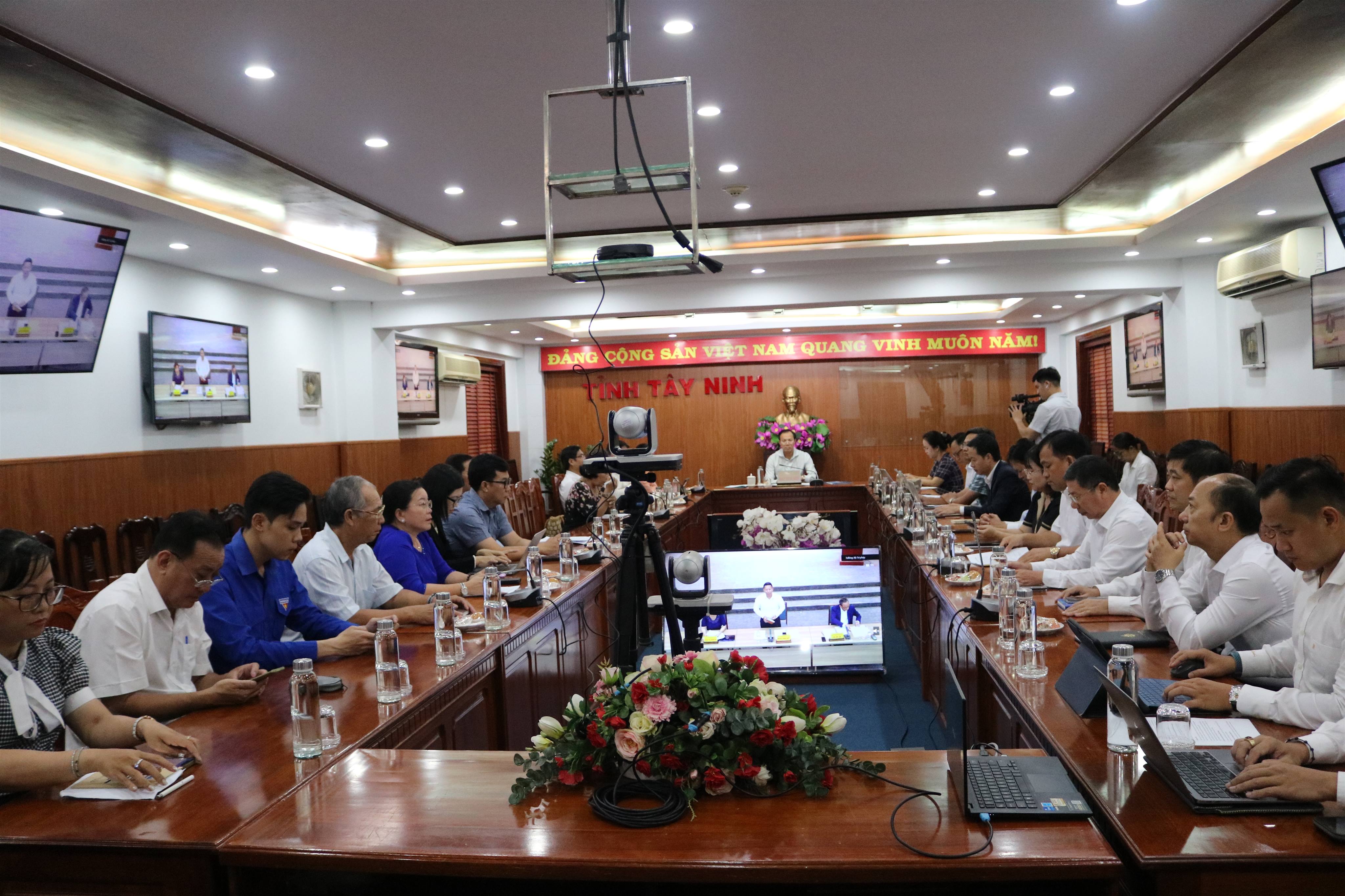 អង់គ្លេស៖ ព័ត៌មាន