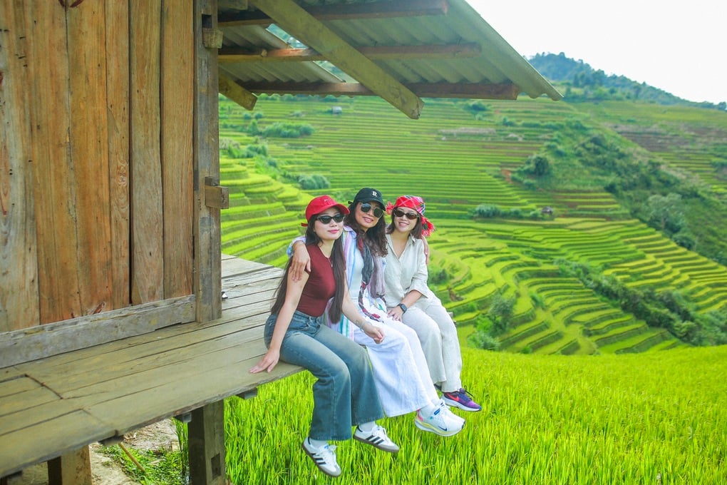 Mù Cang Chải mùa đẹp nhất, nhiều nơi “cháy phòng”, khách đặt trước nửa năm - 2