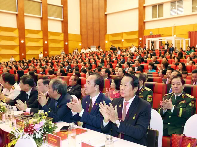 ttxvn-dai-hoi-dai-bieu-dang-bo-mat-tran-to-quoc-viet-nam-va-cac-doan-the-trung-uong-lan-thu-nhat-23-11.jpg