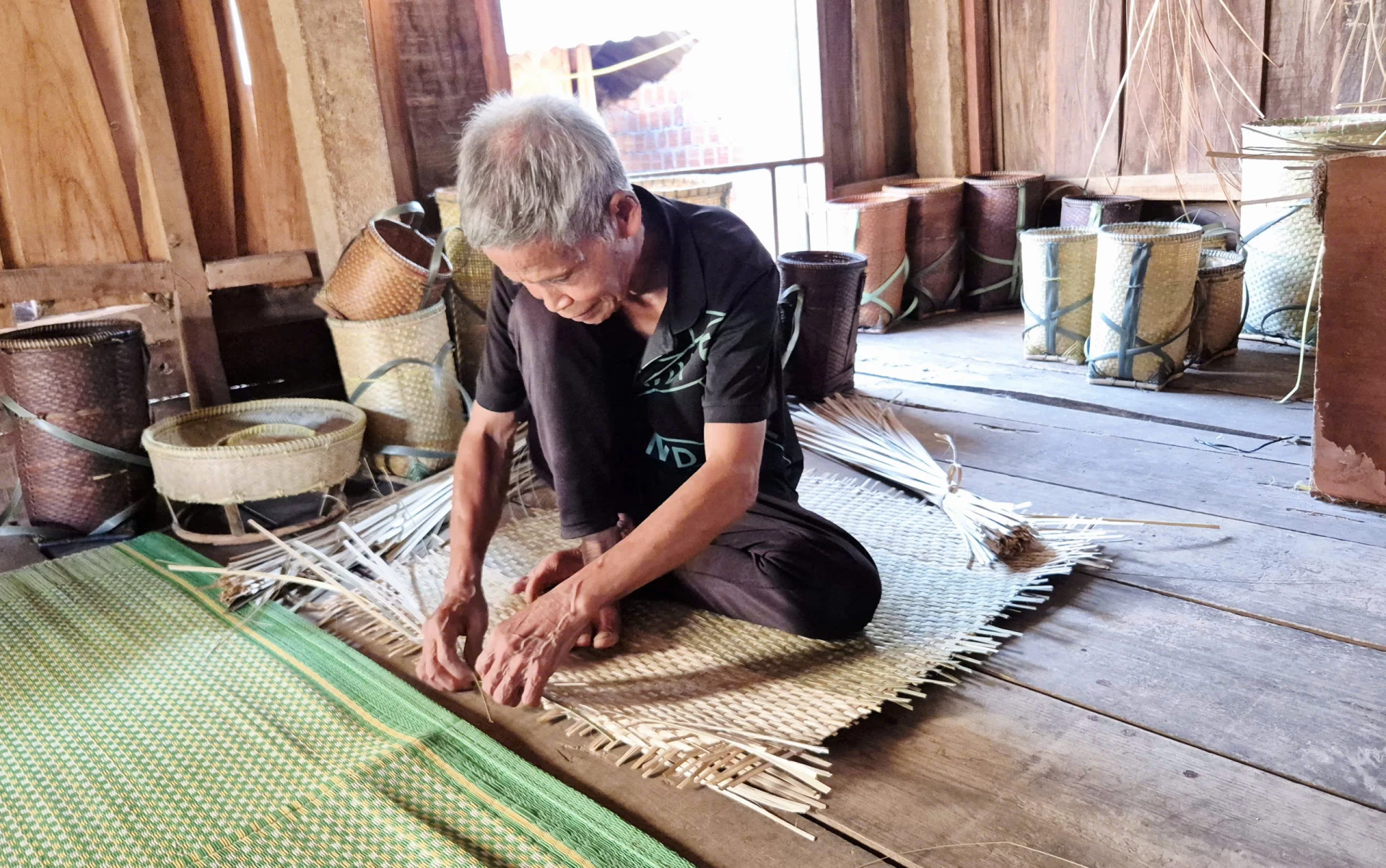 ការតម្បាញគឺជាសេចក្តីរីករាយប្រចាំថ្ងៃរបស់សិប្បករ Con Thuy - រូបថត៖ K.S