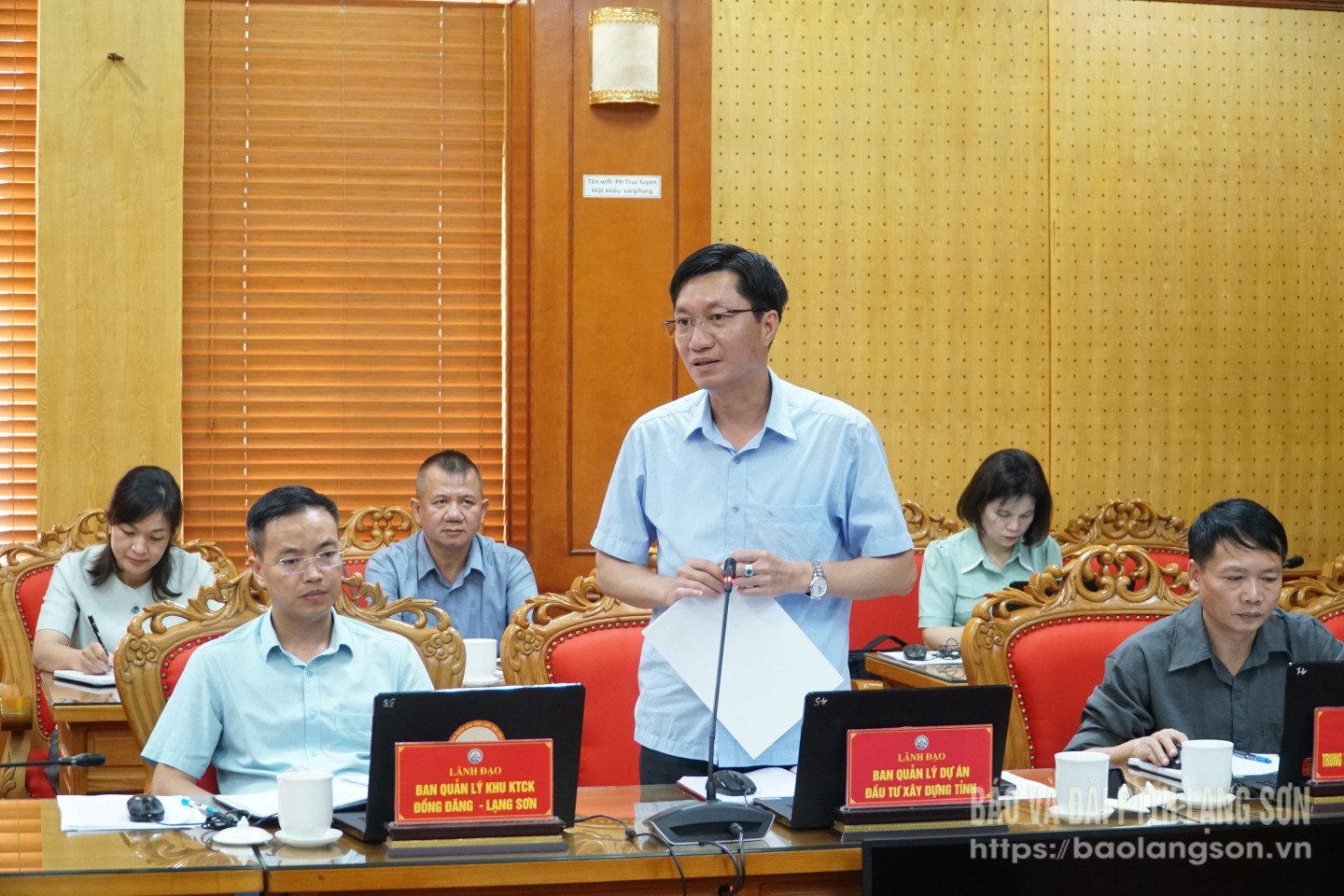 Lãnh đạo Ban Quản lý dự án đầu tư xây dựng tỉnh báo cáo khó khăn, vướng mắc tại cuộc họp