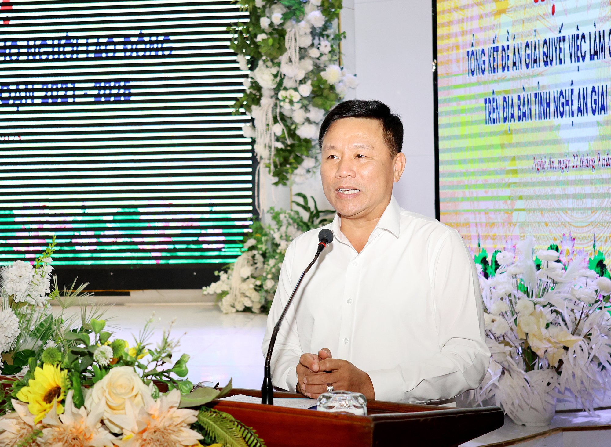 អង់គ្លេស៖ ព័ត៌មាន