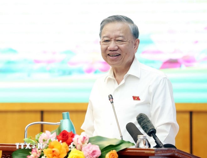 ttxvn-2309-tong-bi-thu-tiep-xuc-cu-tri-ha-noi-4.jpg