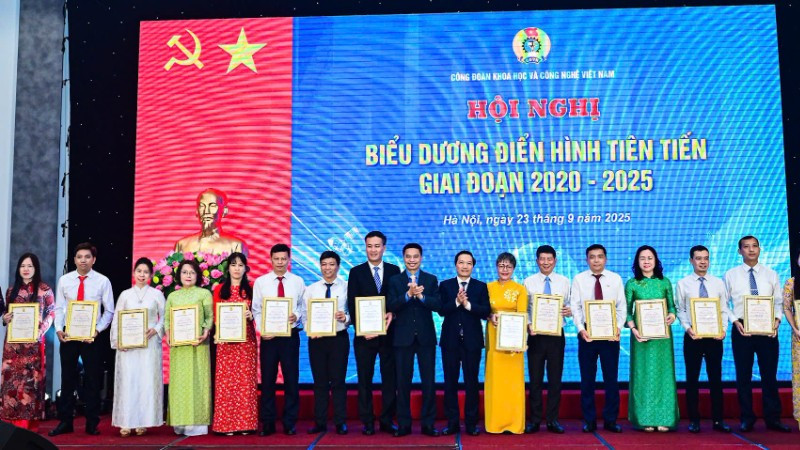 ការសរសើរបុគ្គលធម្មតាចំនួន ១៦៨ ។