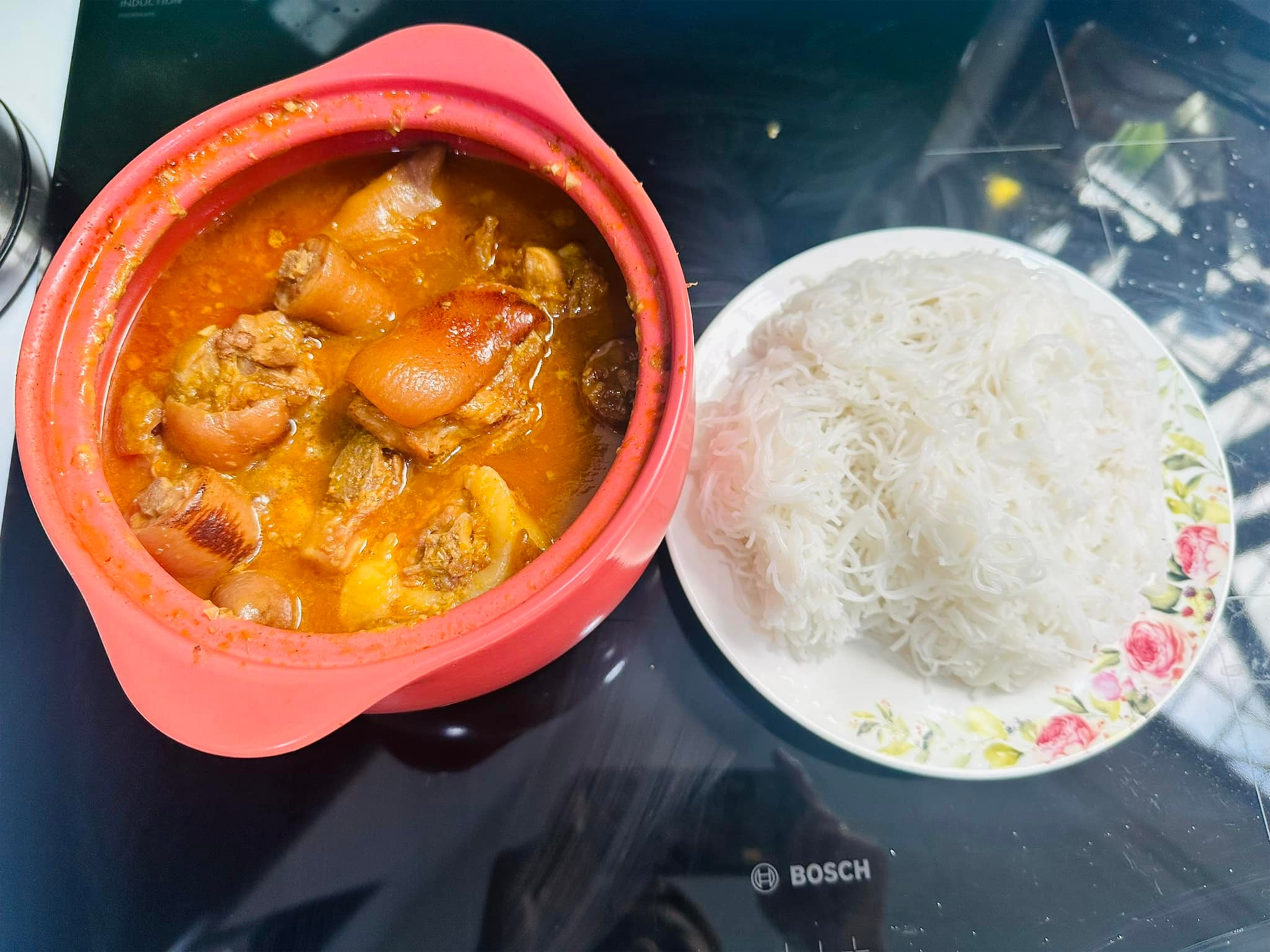 ពូជឆ្កែក្លែងក្លាយភាគខាងត្បូង Duyen Do Le My.png