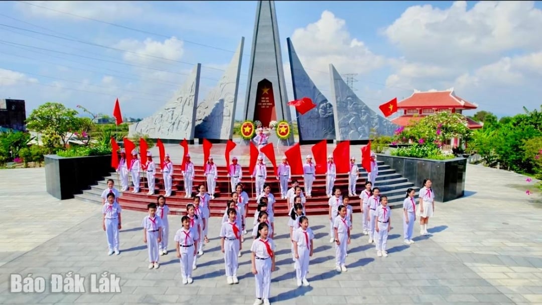 Tác phẩm dự thi của Liên đội Trường Tiểu học Lạc Long Quân được thực hiện tại Di tích lịch sử cấp quốc gia “Địa điểm diễn ra Tổng tiến công và nổi dậy Xuân Mậu Thân 1968 tại Phú Yên” . Ảnh cắt từ clip