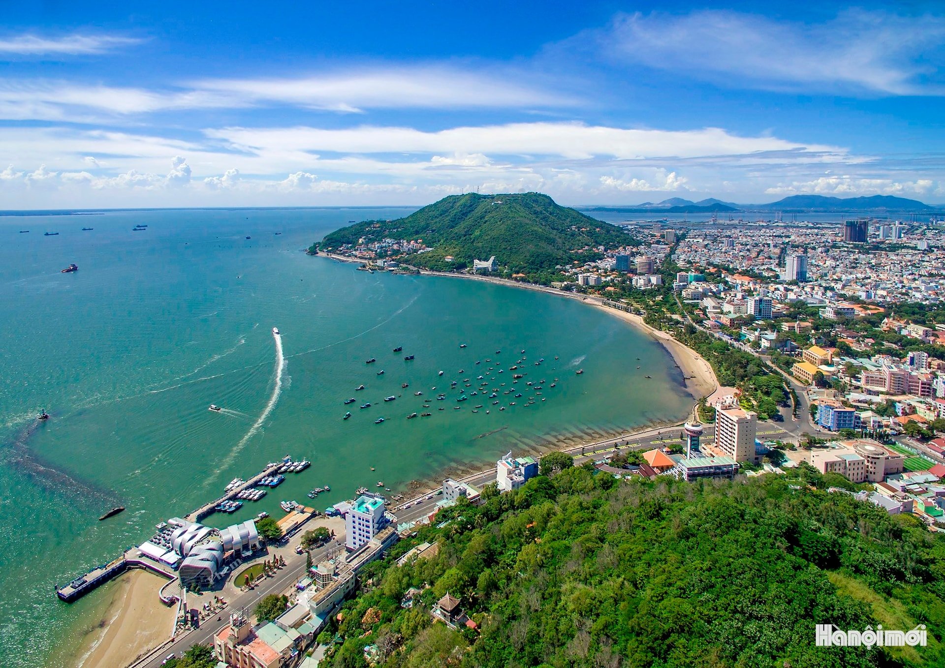 Doanh thu du lịch TP Hồ Chí Minh đạt gần 185.000 tỷ đồng sau 9 tháng - Ảnh 2.