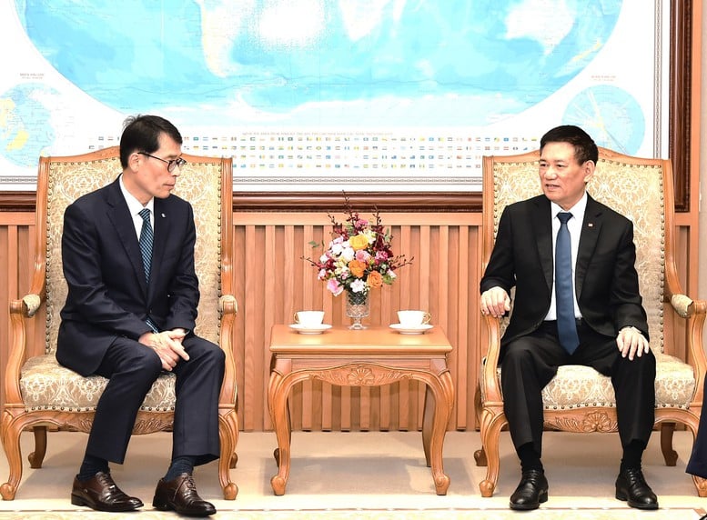 Phó Thủ tướng Hồ Đức Phớc tiếp Chủ tịch kiêm Tổng Giám đốc điều hành Ngân hàng Công nghiệp Hàn Quốc (IBK)- Ảnh 2.