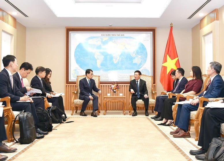 Phó Thủ tướng Hồ Đức Phớc tiếp Chủ tịch kiêm Tổng Giám đốc điều hành Ngân hàng Công nghiệp Hàn Quốc (IBK)- Ảnh 1.