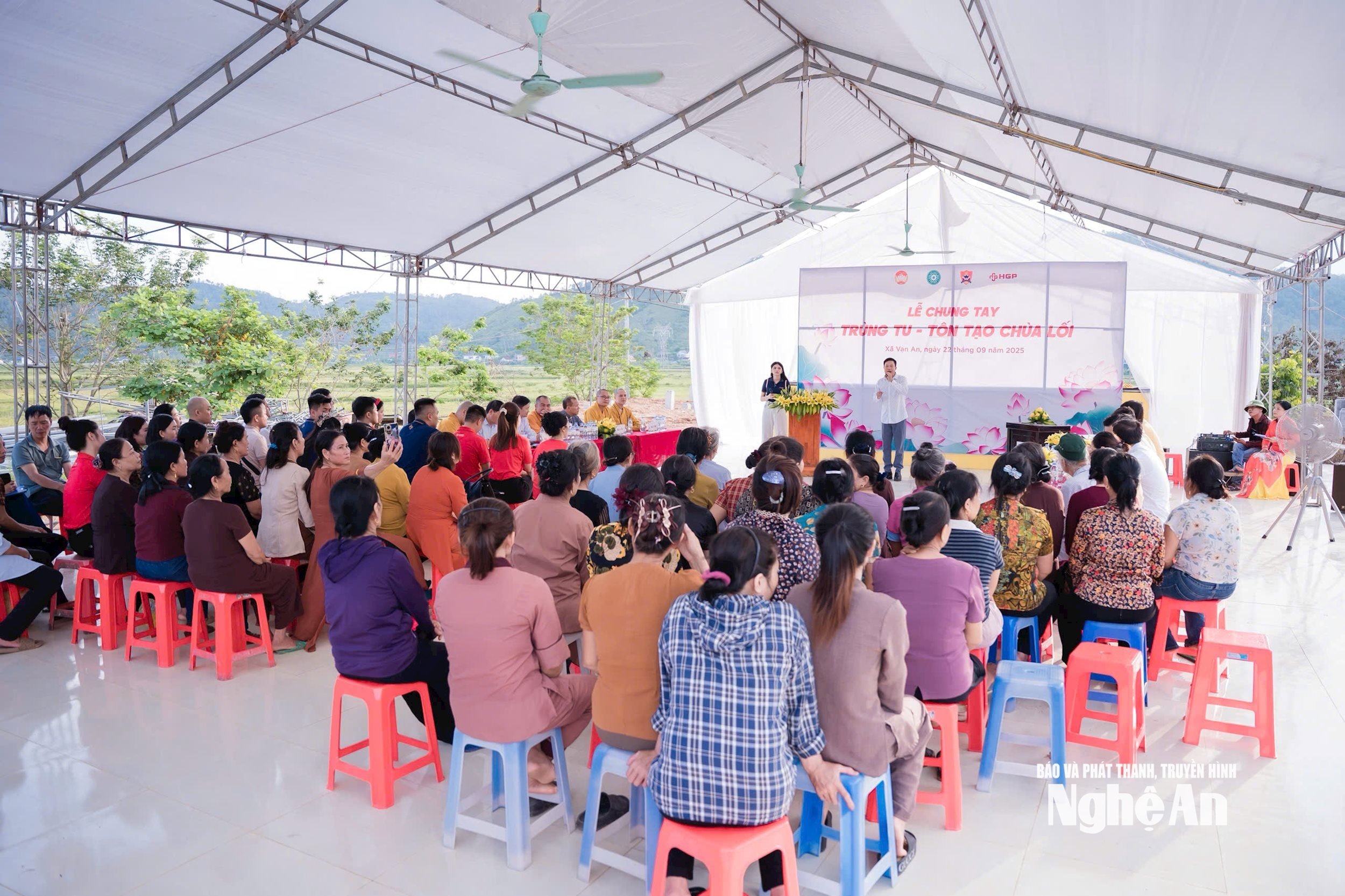  toàn cảnh buổi lễ 1