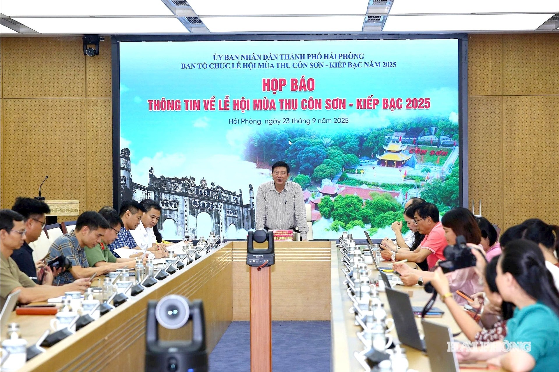 Comrade Nguyen Quang Phuc, Member of the City Party Committee, Head of the Propaganda and Mass Mobilization Department chaired the press conference.
