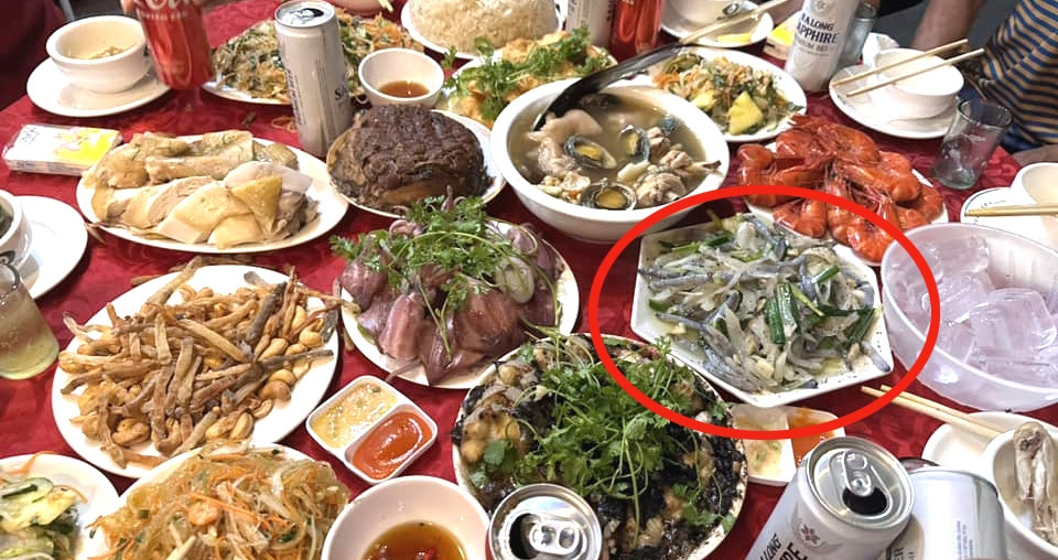 Mâm cỗ đám cưới ở Quảng Ninh gây sốt, khách ngỡ ngàng khi thử món giun biển xào