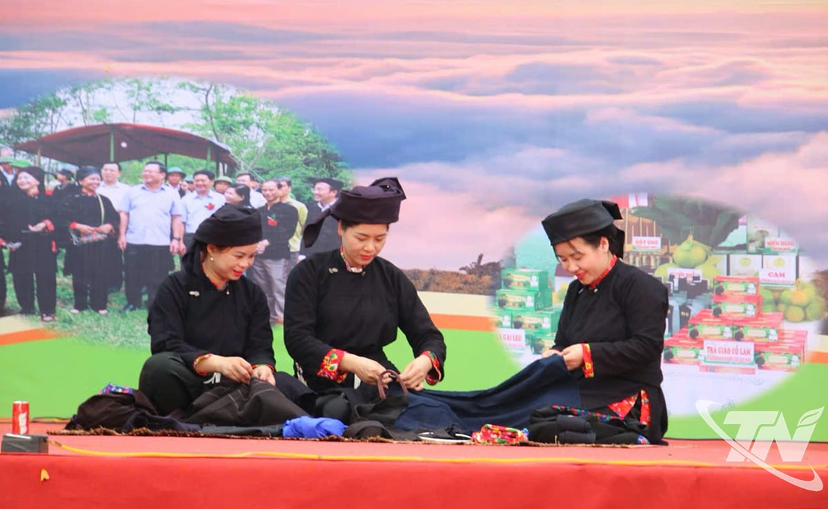 Lưu giữ nét đẹp trong trang phục người Nùng ở Xuân Dương.