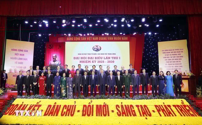ttxvn-dai-hoi-dai-bieu-dang-bo-mat-tran-to-quoc-viet-nam-va-cac-doan-the-trung-uong-lan-thu-nhat-23-15.jpg