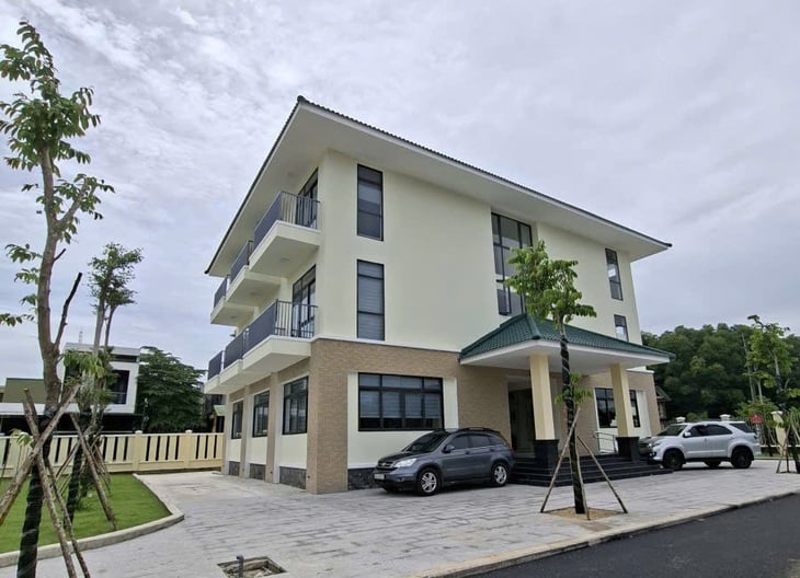 Quảng Ngãi tháo gỡ vướng mắc trong bố trí nhà công vụ sau hợp nhất - Ảnh 1.
