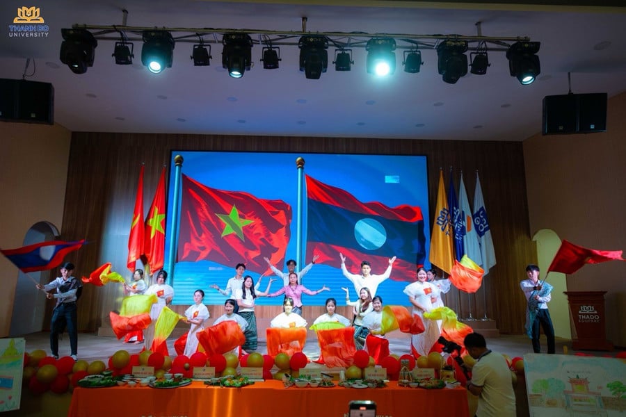 be-mac-chuong-trinh-giao-luu-sv-qt20.jpg