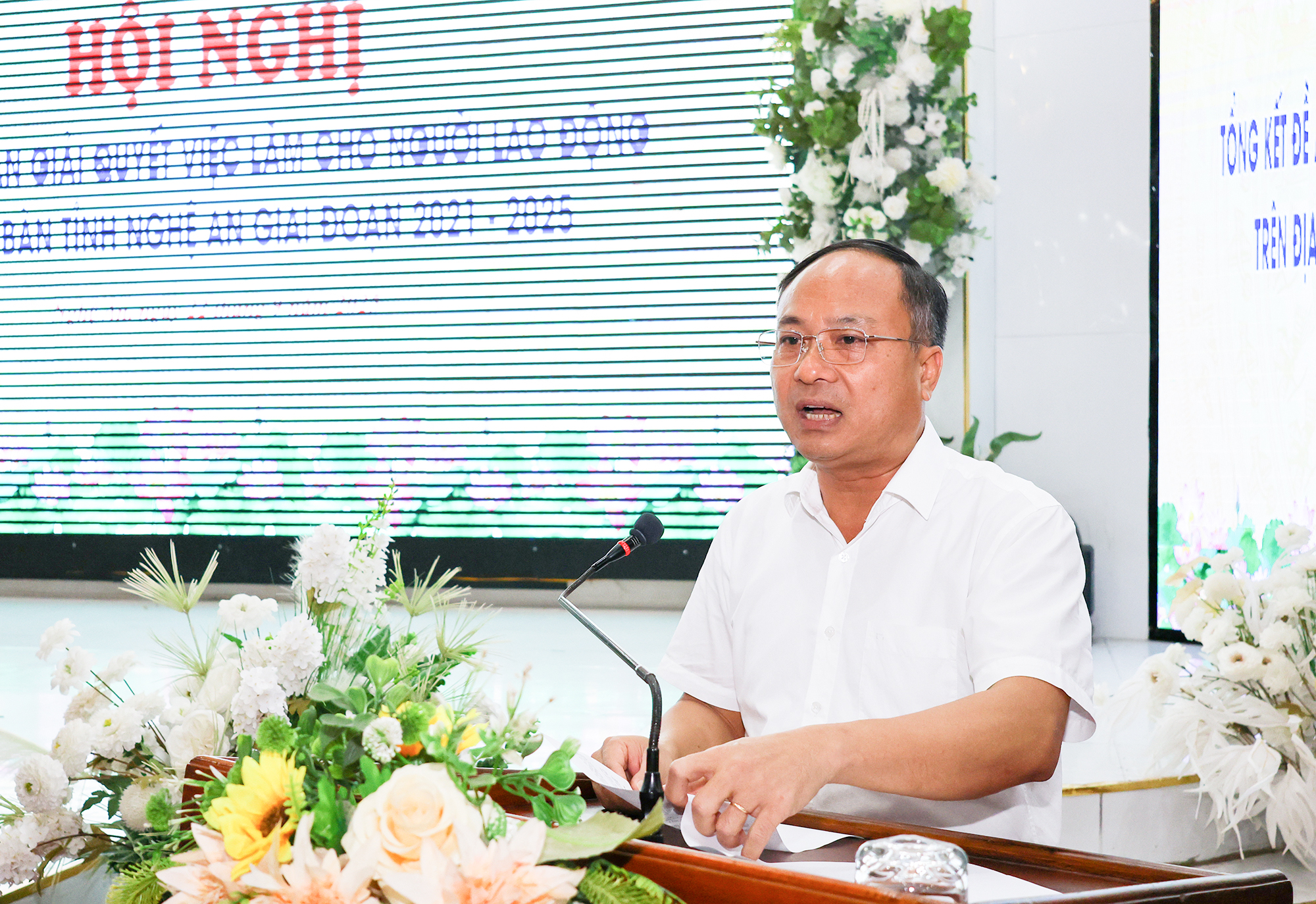 អង់គ្លេស៖ ព័ត៌មាន