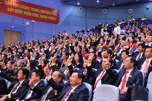 Đại hội Đảng bộ Khánh Hòa: Thông qua Nghị quyết "thập niên nâng tầm phát triển"- Ảnh 1.