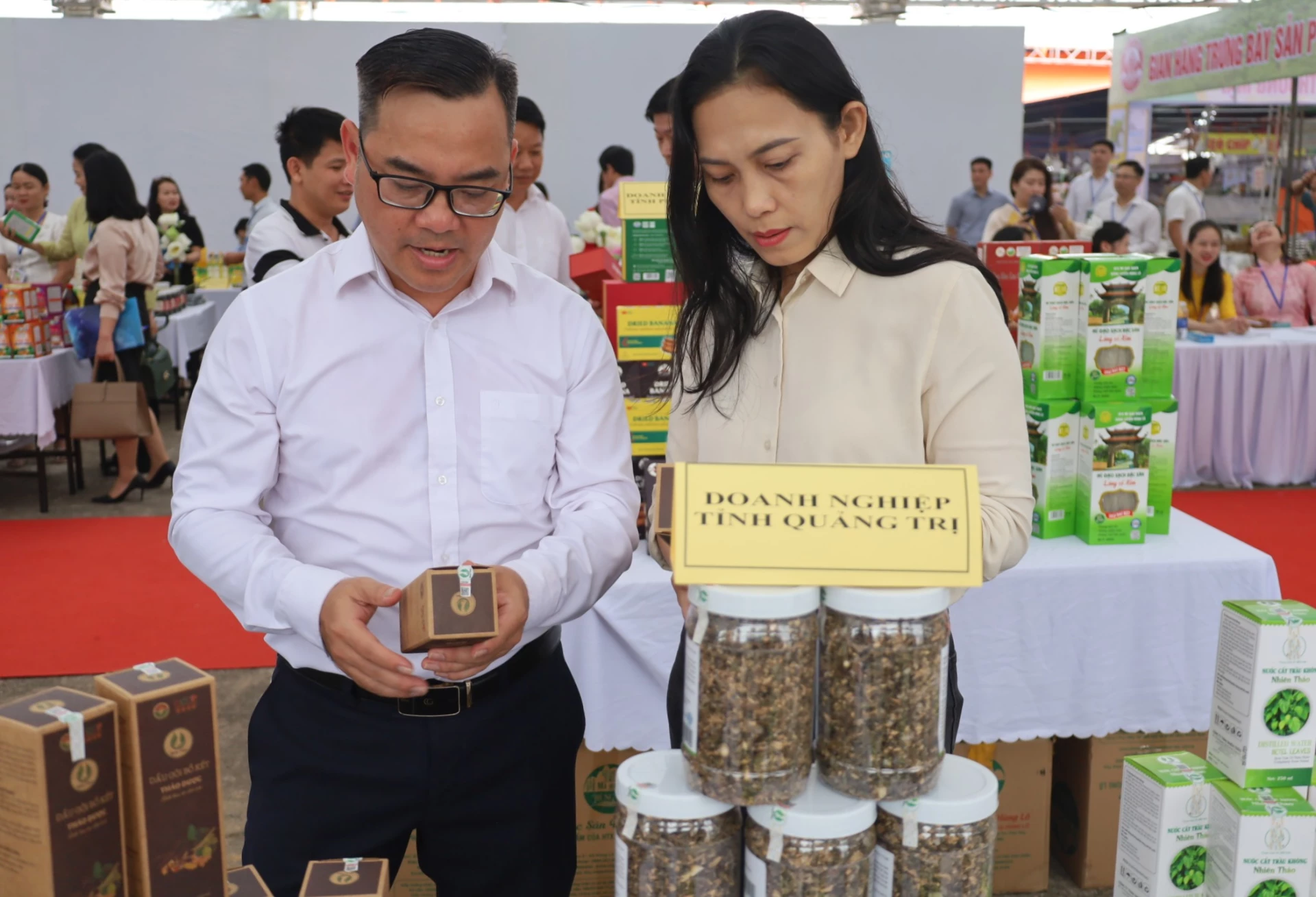 សហគ្រាស និងកន្លែងផលិតនៃខេត្តចូលរួមក្នុងការតភ្ជាប់ការផ្គត់ផ្គង់ និងតម្រូវការ ស្វែងរកទិន្នផលស្ថិរភាព និងនិរន្តរភាពសម្រាប់ផលិតផល - រូបថត៖ H.C