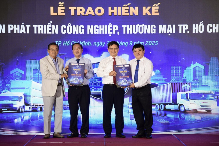Phát triển TP.HCM, cần sự đồng hành lâu dài của cộng đồng chuyên gia, doanh nghiệp và người dân - Ảnh 3.