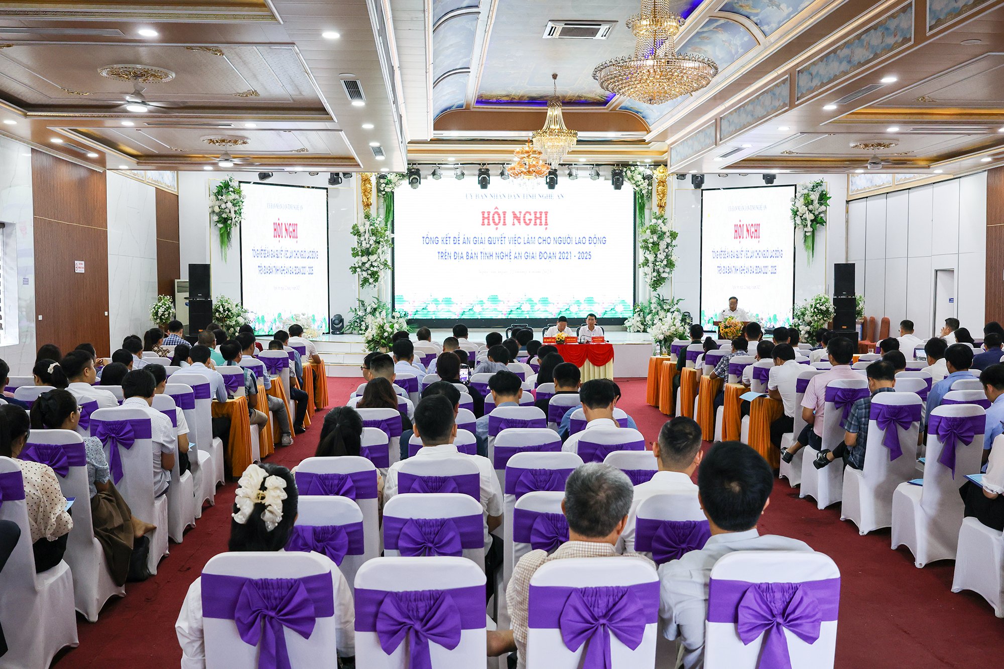 អង់គ្លេស៖ ព័ត៌មាន
