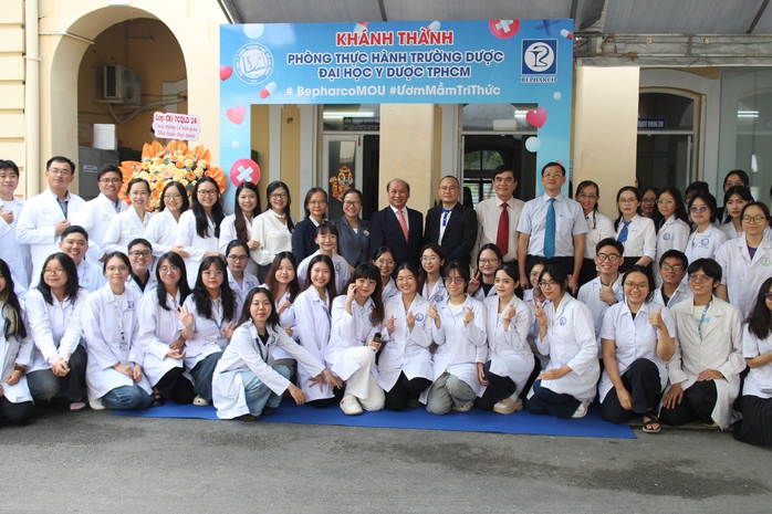 Sinh viên được thử tay nghề ở nhà thuốc thật 100% tại trường - Ảnh 3.