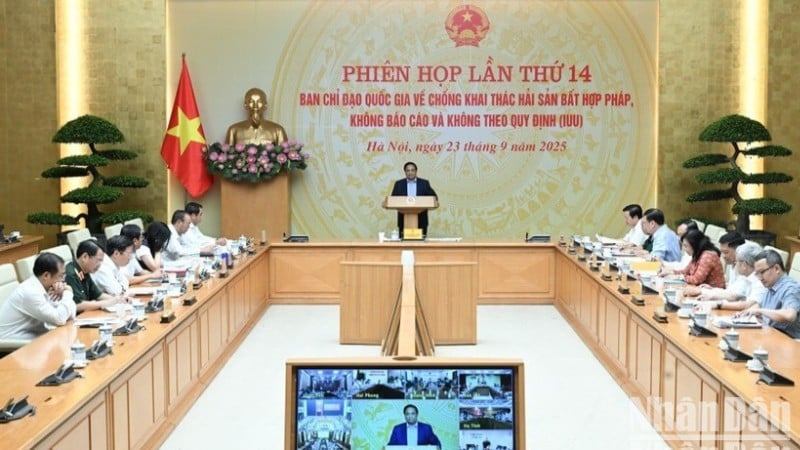 នាយករដ្ឋមន្ត្រី Pham Minh Chinh ធ្វើជាប្រធានកិច្ចប្រជុំលើកទី 14 នៃគណៈកម្មាធិការដឹកនាំជាតិស្តីពីការប្រយុទ្ធប្រឆាំងនឹងការនេសាទខុសច្បាប់ គ្មានរបាយការណ៍ និងគ្មានការត្រួតពិនិត្យ (គណៈកម្មាធិការដឹកនាំរបស់ IUU)។ (រូបថត៖ ត្រាន់ ហៃ)