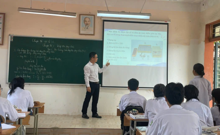 Fast 10.000 Lehrer in Hanoi schickten einen Brief mit der Bitte um eine Gehaltserhöhung.