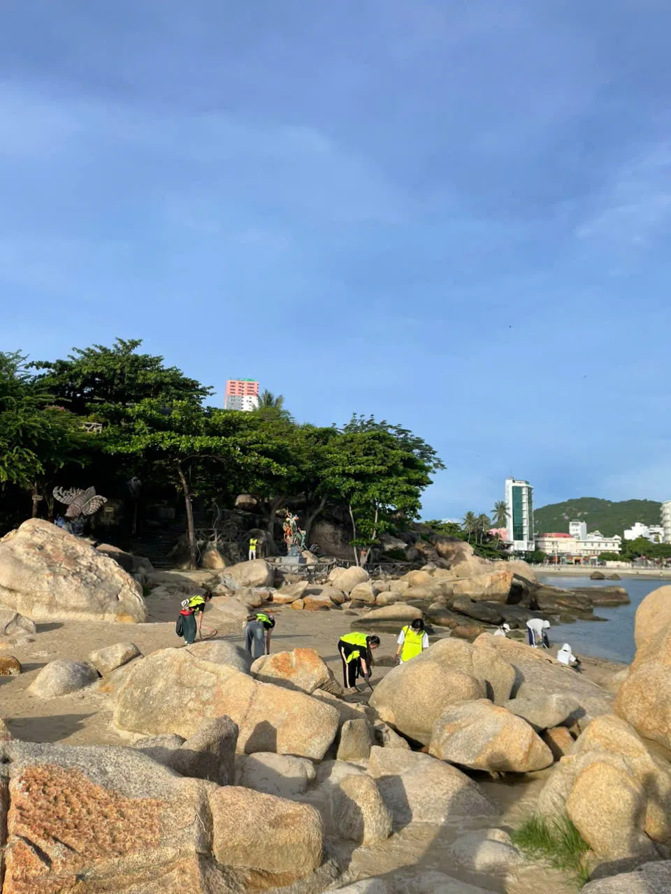Khánh Hòa: Lan tỏa lối sống xanh, bảo vệ môi trường cảnh quan du lịch - Ảnh 1.