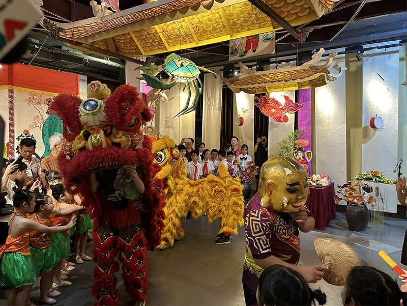 Traditional Mid-Autumn Festival 2025 in Hanoi's Old Quarter