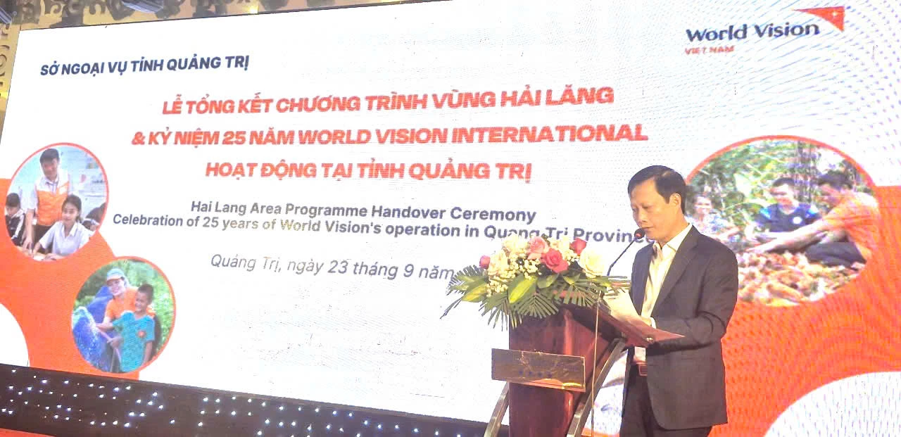 Ông Thái Hữu Liêu, PGĐ sở Ngoại vụ phát biểu tại buổi lễ Tổng kết hoạt động Chương trình vùng Hải Lăng và 25 năm Tầm nhìn Thế giới hoạt động tại Quảng Trị. Ảnh: Việt Anh 