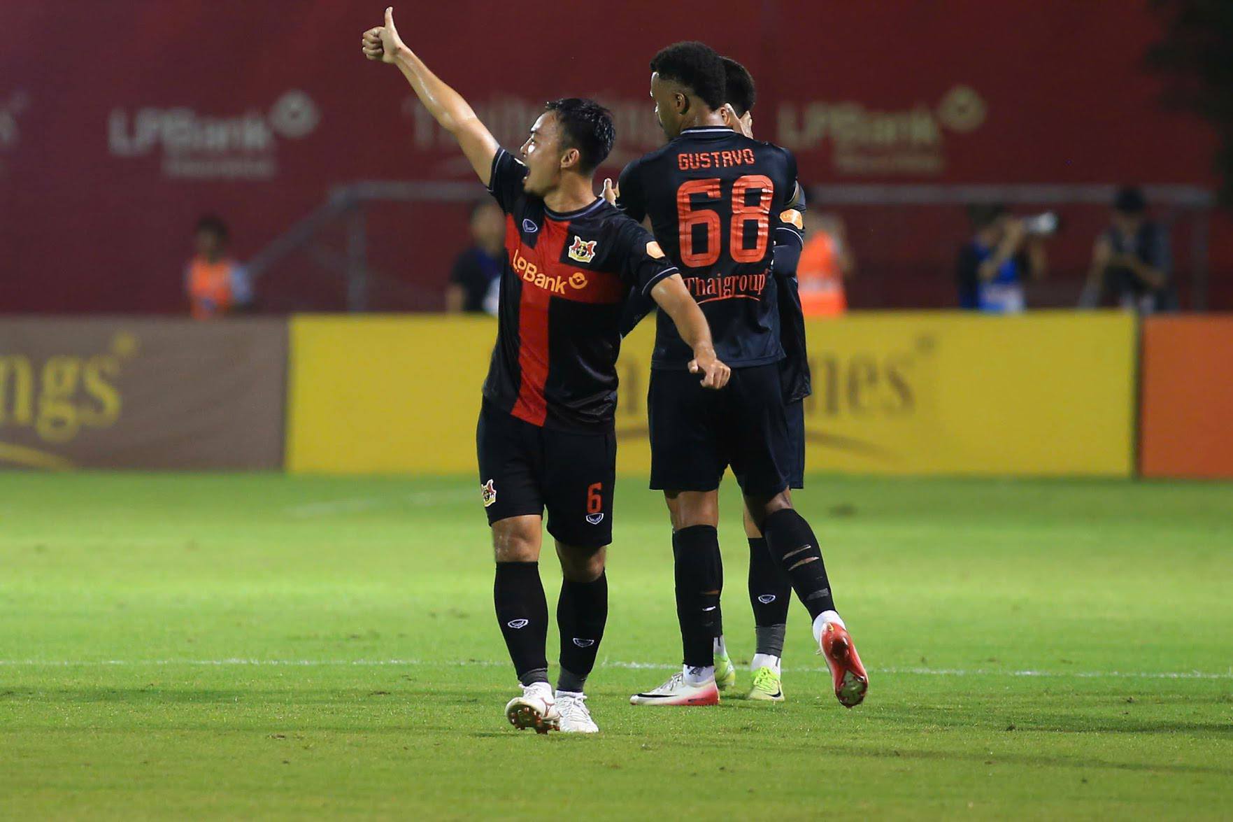 Ninh Bình FC thắng Thép Xanh Nam Định 2-0, vươn lên đỉnh bảng V.League ...