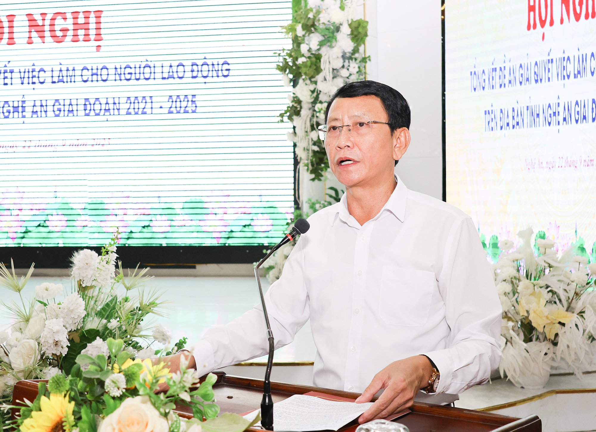 អង់គ្លេស៖ ព័ត៌មាន