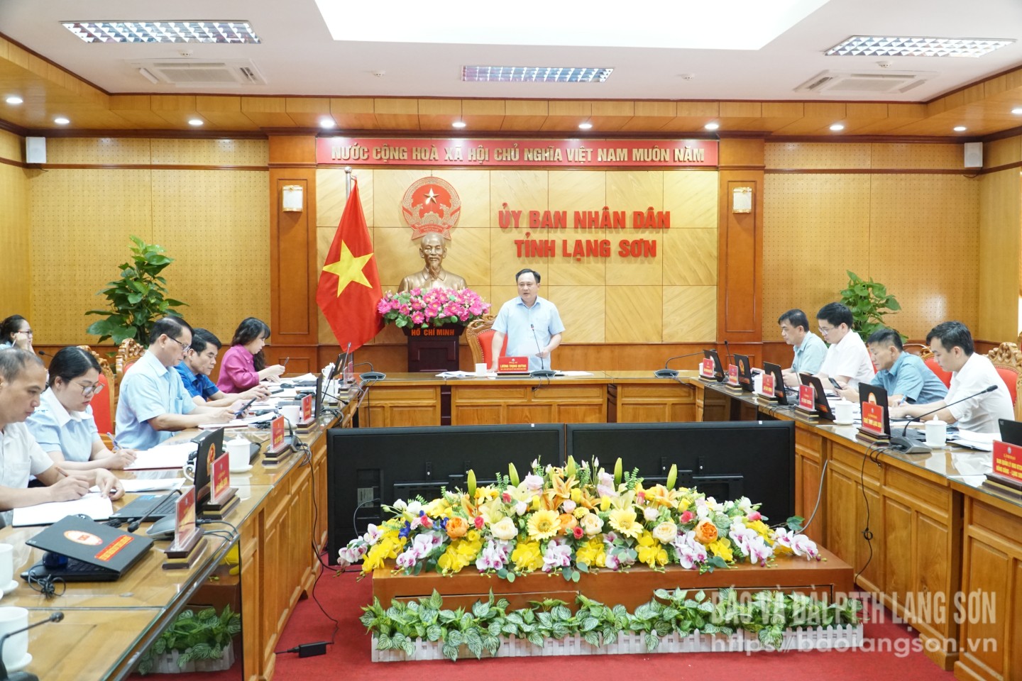 Đồng chí Phó Chủ tịch UBND tỉnh kết luận cuộc họp