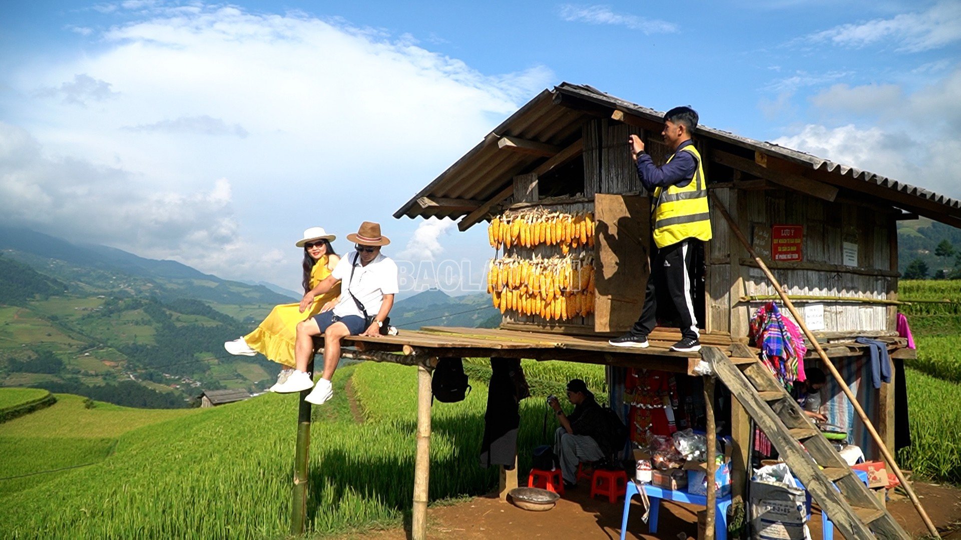baolaocai-c_du-khach-chup-anh.jpg