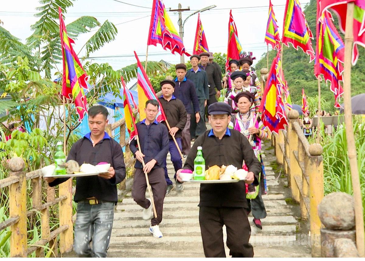 មនុស្ស​តែង​ជូន​អំណោយ​ដើម្បី​បង្ហាញ​ការ​ដឹង​គុណ និង​ចងចាំ​នូវ​គុណ​របស់​ព្រះ។
