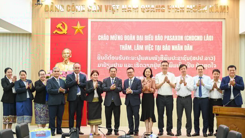 ប្រតិភូដែលចូលរួមកិច្ចប្រជុំបានថតរូបអនុស្សាវរីយ៍។ (រូបថត៖ THE DAI)