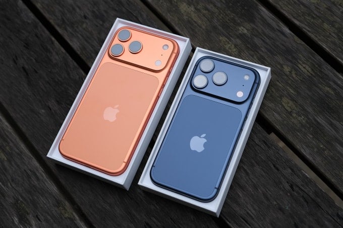 2025年9月にベトナムで発売されるiPhone 17 ProとiPhone 17 Pro Maxの開封の様子。写真：トゥアン・フン