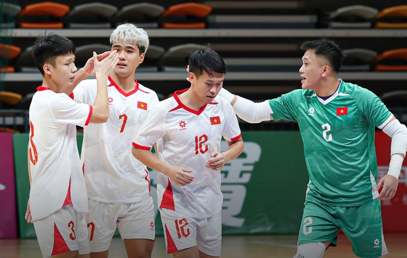 Futsal Việt Nam đặt một chân vào VCK châu Á, Trung Quốc sớm dừng chân- Ảnh 1.