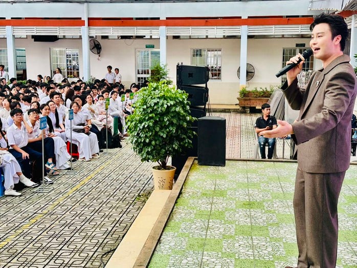 NSƯT Võ Minh Lâm mang hơi thở cải lương đến với 