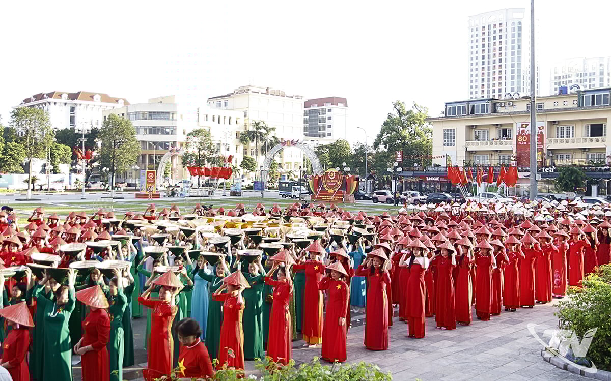 Virág alakú ao dai blokkok.
