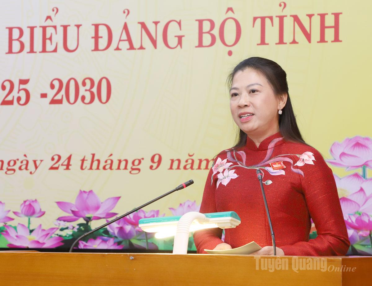 អនុប្រធានអចិន្ត្រៃយ៍គណៈកម្មាធិការបក្សខេត្ត Le Thi Kim Dung បានពិភាក្សាអំពីបញ្ហាដែលចាប់អារម្មណ៍ចំពោះស្ថាប័នសារព័ត៌មាន។