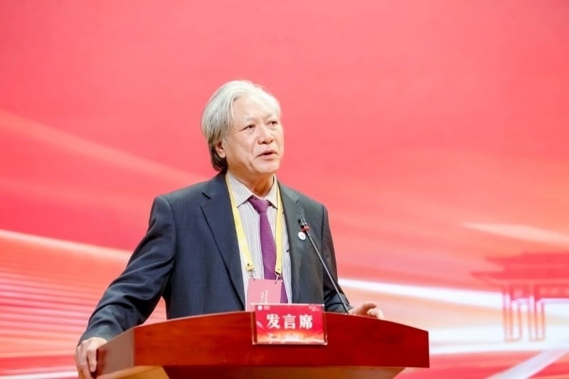 Der Autor las auf der Konferenz zum 100-jährigen Jubiläum der Guangzhou University of Traditional Chinese Medicine einen Vortrag.